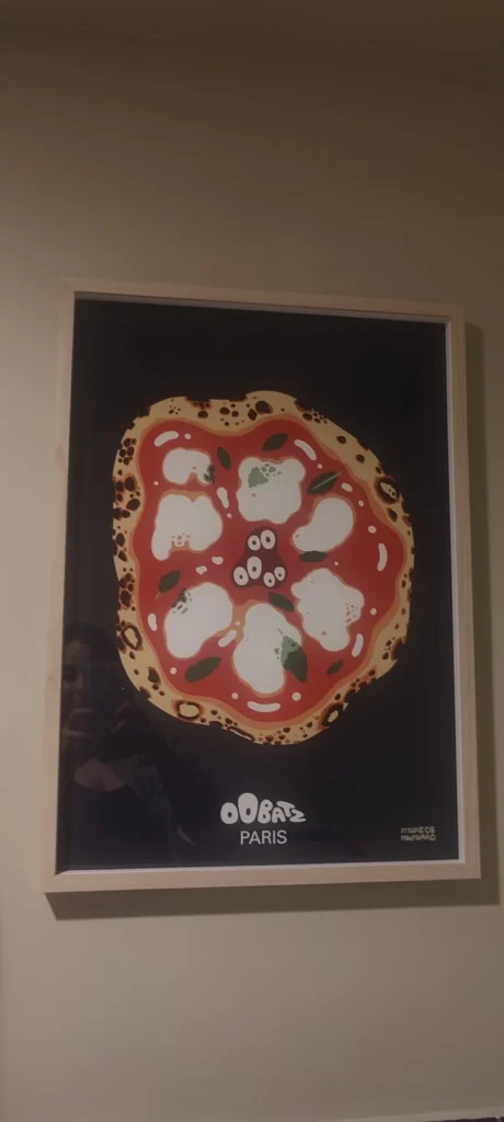 Cuadro de Oobatz París con una pizza en la pared de Gagootz