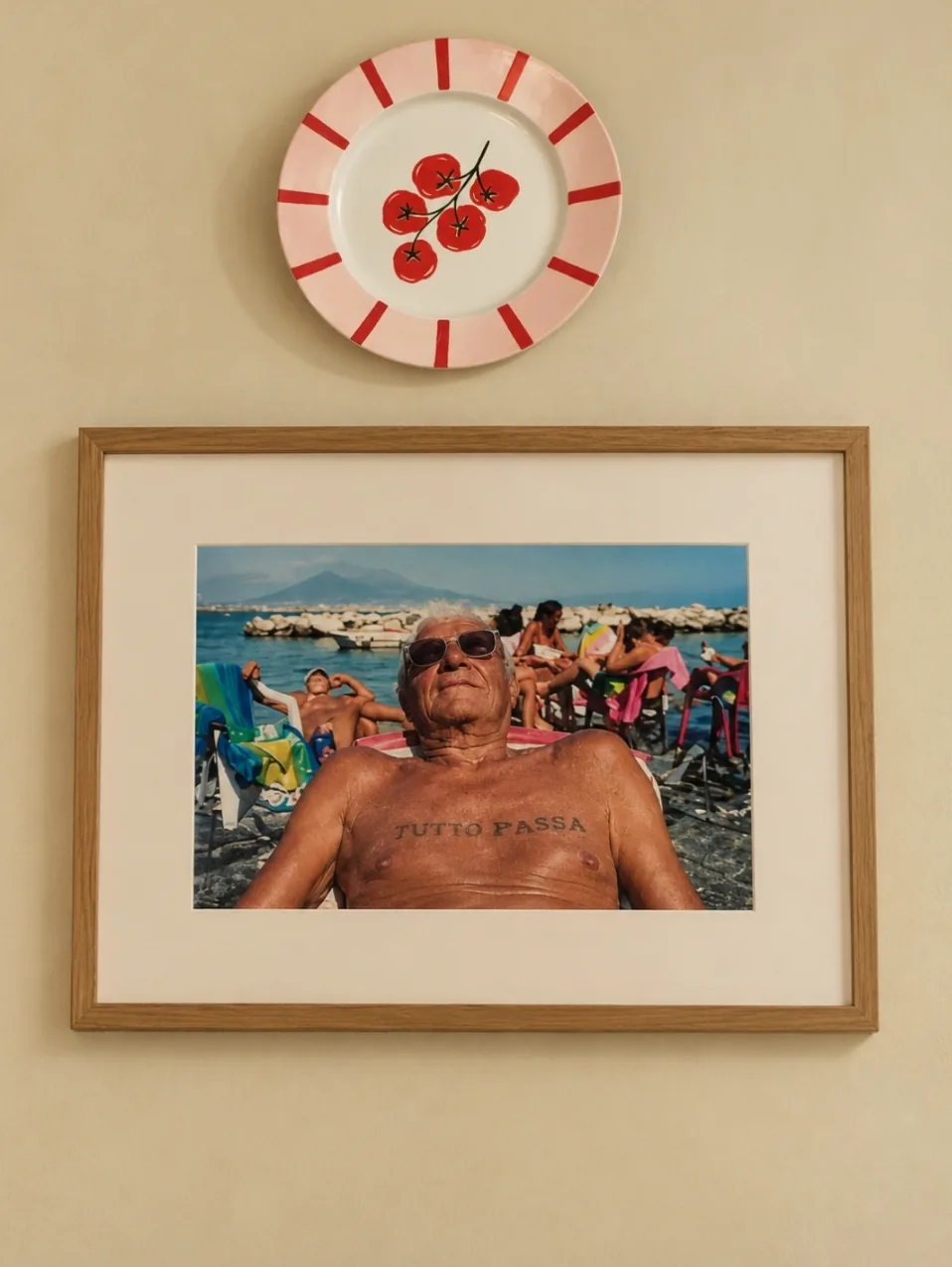 Cuadro y plato decorativo de inspiración napolitana en Loujo Biarritz