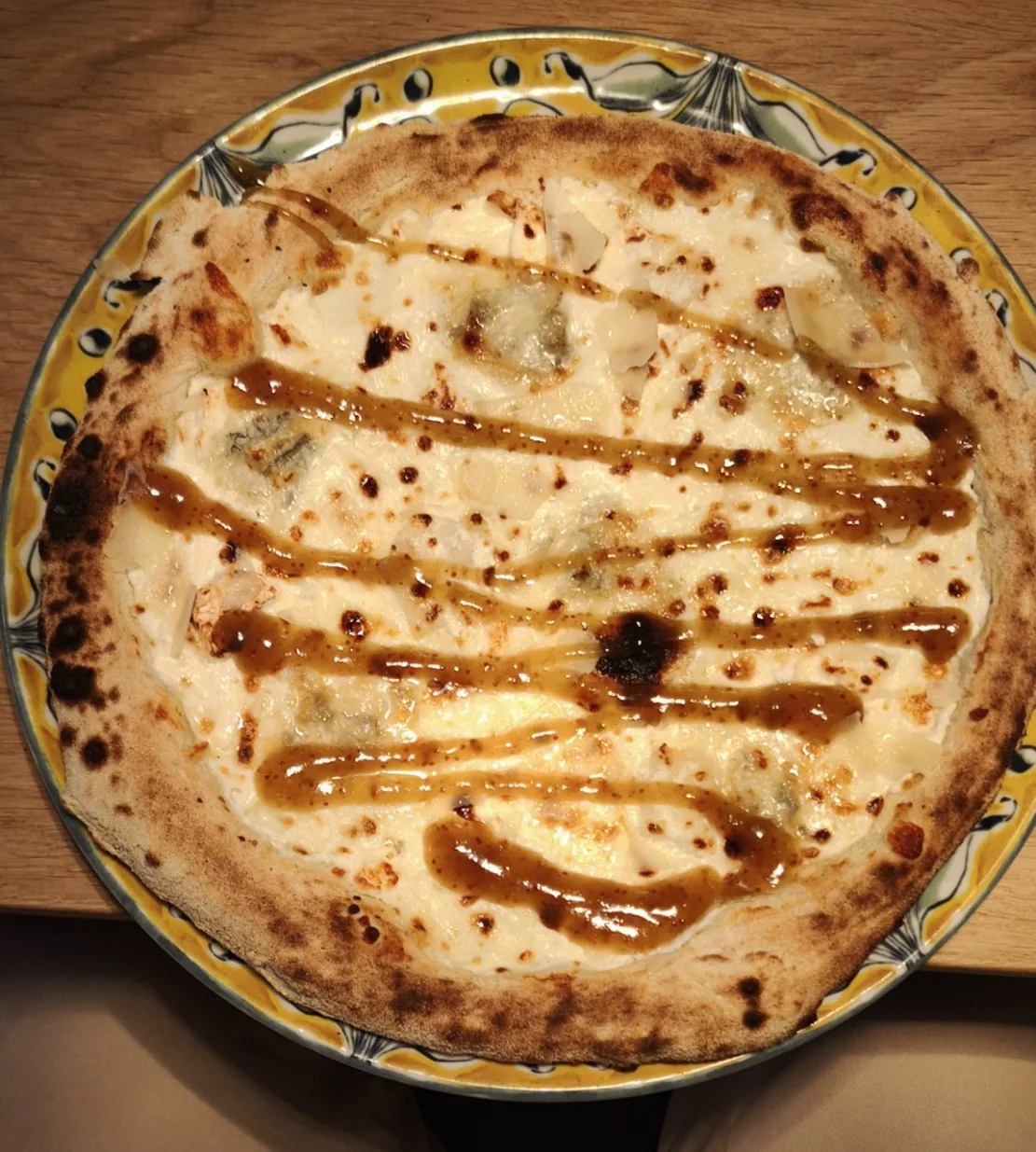 Pizza Luigi de Loujo Biarritz con varios quesos y mermelada de higos