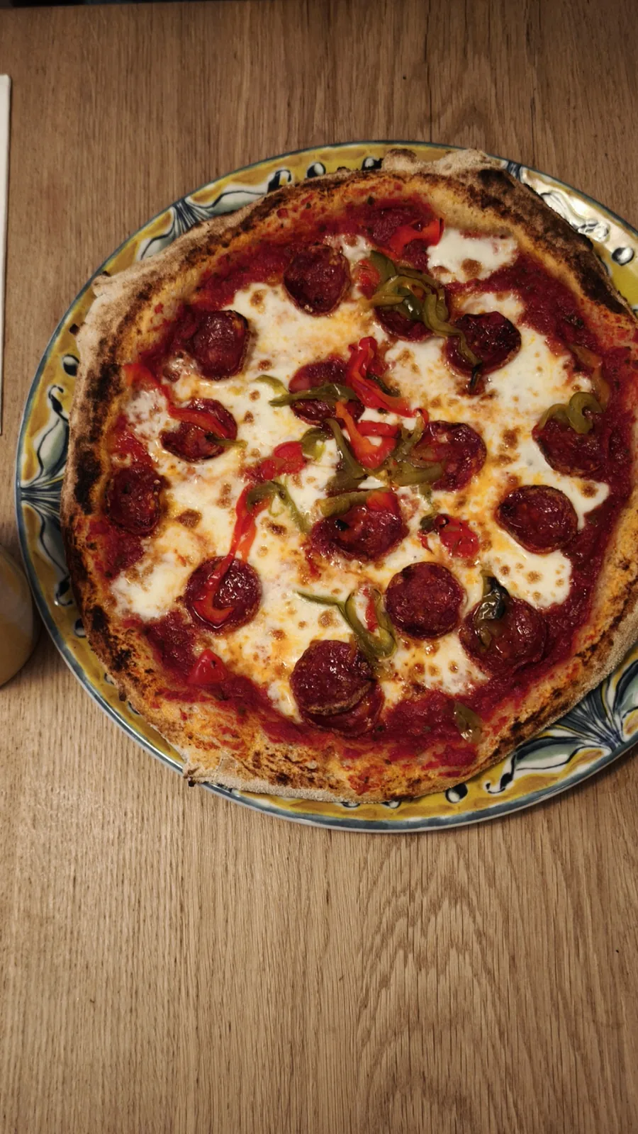 Pizza Peppe de Loujo Biarritz con pepperoni italiano y pimientos marinados